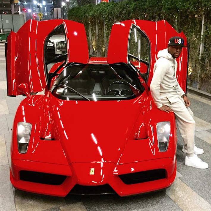 Chiếc Ferrari Enzo "hàng độc" này mới chỉ được Floyd Mayweather mua lại vào hồi tháng 1/2015 với giá 3,2 triệu USD (hơn 69 tỷ đồng).
