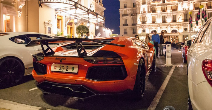 Thậm chí đến cả siêu xe Lamborghini Aventador cũng xuất hiện "nhan nhản" ở đây. Đó là lý do nhiều chủ nhân "độ hết bài" những chiếc siêu xe của họ.