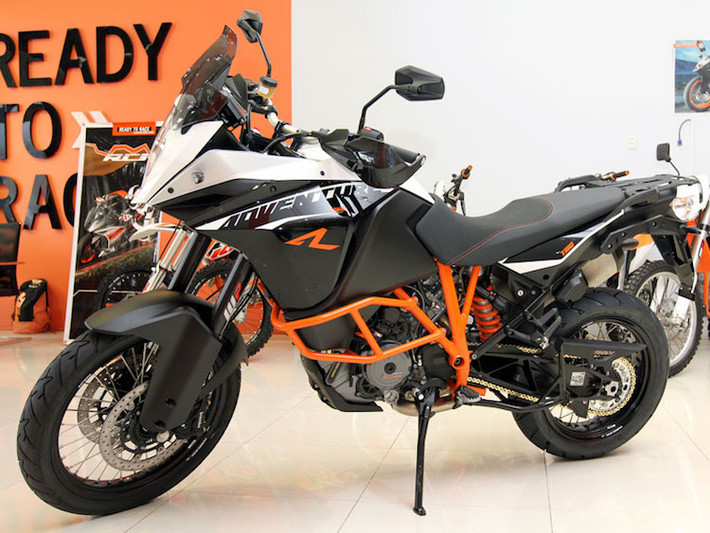 Tuy nhiên, danh hiệu "Chiếc xe hiện đại nhất" của KTM phải được dành cho chiếc 1290 Super Adventure, với "hằng hà sa số" các công nghệ độc đáo.