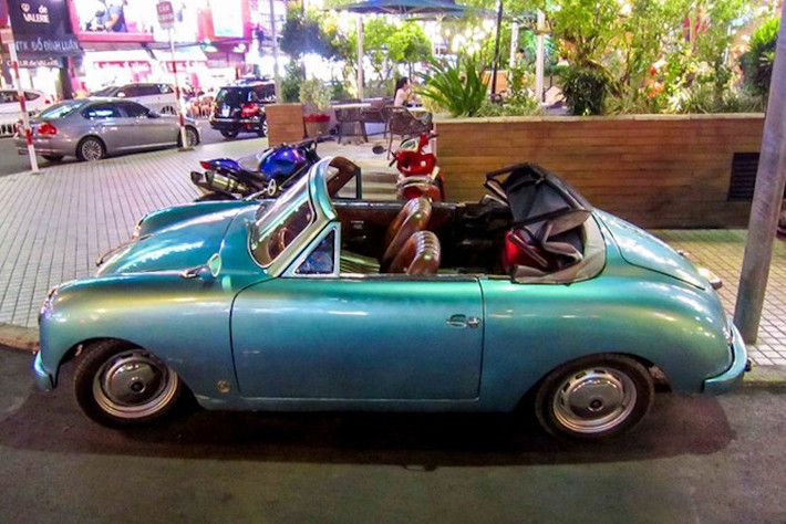 Ngoài chiếc Porsche 356A nguyên bản này, hiện tại ở Việt Nam còn có một phiên bản mui trần thể thao 356A Speedster khác, nhưng chiếc xe này đã không "còn zin".