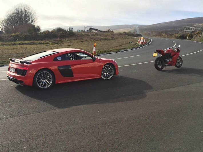 Ngoài ra, chúng cũng là những siêu xe cao cấp nhất từ 2 hãng Ducati và Audi.