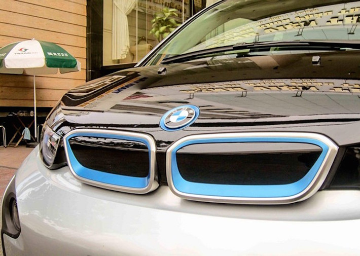 Theo BMW, kết cấu của i3 được thiết kế nhằm đạt trọng lượng nhẹ nhất và có thể dễ dàng thay thế các chi tiết khi bị hỏng.