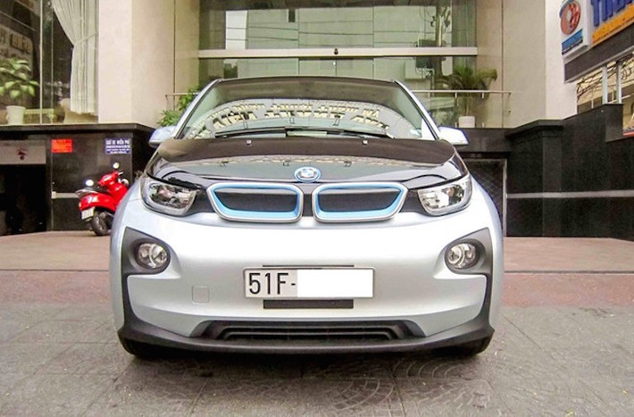 Cùng với i8, BMW i3 là 1 trong 2 mẫu xe đầu tiên thuộc series "xe sạch" với thiết kế "tới từ tương lai" i của BMW.