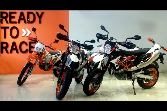 Thậm chí một số dòng xe Enduro hay những mẫu xe trên 1000 cc như Super Duke R 1290, RC8 1100 hay Super Adventure cũng đã lần lượt được KTM đưa về thị trường Việt.