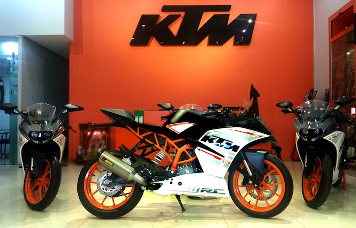 Mẫu KTM RC390 được tặng ống xã Akrapovic chính hãng dành riêng cho xe trị giá trên 15.000.000 đồng.