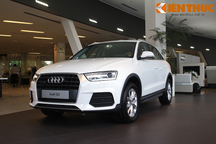 Chiếc compact crossover Q3 vừa về Việt Nam thuộc phiên bản nâng cấp giữa vòng đời (facelift) mới nhất. Nó được Audi giới thiệu vào tháng 11/2014 và bán ra tại những thị trường đầu tiên trên vào hồi đầu năm.