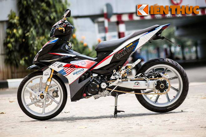 Ấn tượng đầu tiên của chiếc Exciter 150 độ này đó là dàn áo ngoài sơn tem đấu đa màu sắc tại xưởng ABMiracle.