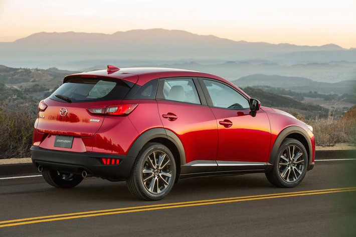 Hệ dẫn động 4 bánh là trang bị chuẩn của bản cao cấp nhất CX-3 Grand Touring.