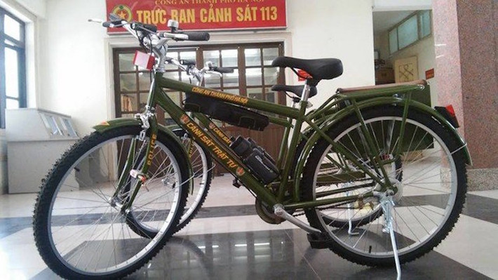 Những chiếc xe đạp chuyên dụng của lực lượng công an Hà Nội được cung cấp bởi Công ty xe dạp Thống Nhất, với các kích thước dài x rộng x cao lần lượt là 1.730 x 600 x 990mm cùng trọng lượng 17,7 kg.