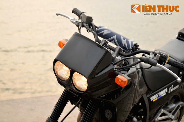 AX-1 là một trong những chiếc xe đầu tiên thuộc dòng Dual Sport được Honda hướng tới thiết kế khí động học, thể hiện qua phần quây trước khá hiện đại.