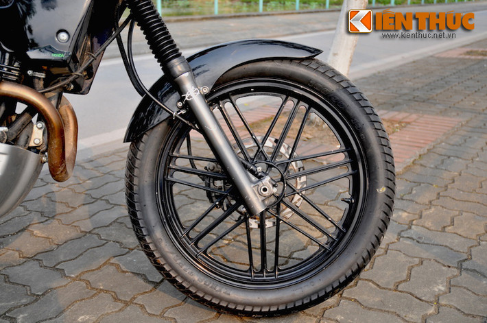 AX-1 được trang bị mâm đúc cho cả 2 bánh - một điều chưa bao giờ xuất hiện trên những chiếc xe địa hình trước đó. Mâm của xe cũng có thiết kế khá độc đáo.