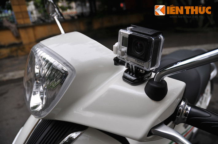 ...Tuy nhiên, điểm đặc biệt của phiên bản này đó là ngàm gắn camera GoPro được gắn trên đầu xe.