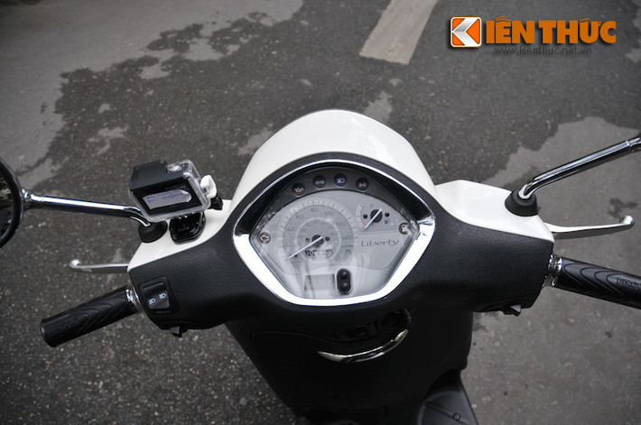 Bảng đồng hồ của xe không có nhiều thay đổi...