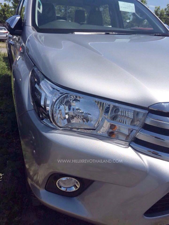 Phiên bản màu bạc này là sẽ không được trang bị đèn pha LED.
