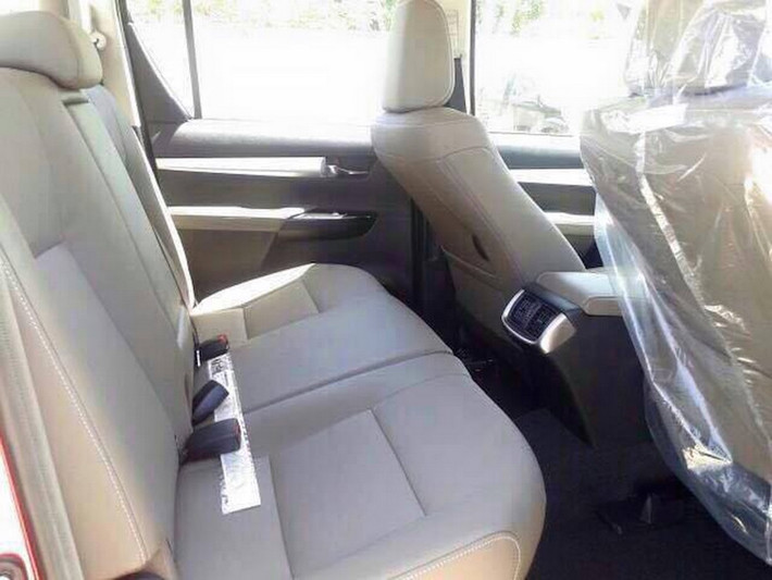 Trước đây, Toyota đã hứa rằng nội thất của Hilux mới sẽ "sang" như xe du lịch, và hãng đã thực hiện khá đầy đủ lời hứa ấy.
