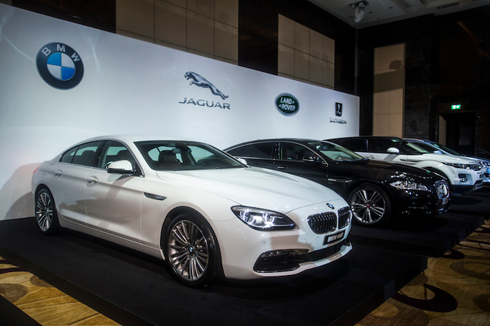 So với đời cũ, 6 Series Gran Coupe 2015 chỉ có một số thay đổi rất nhỏ ở ngoại thất. Lưới tản nhiệt đặc trưng của BMW với 10 thanh dọc ở bản cũ nay được giảm xuống thành 9 để làm mát động cơ tốt hơn.