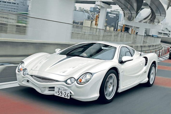 Sản phẩm "đỉnh" nhất của Mitsuoka, và cũng đồng thời là mẫu xe đầu tiên hoàn toàn do hãng thiết kế đó là Orochi. Sử dụng động cơ 3.3l V6 của Toyota, Orochi được báo giới phương Tây mệnh danh là "siêu xe xấu nhất quả đất". Hiện nay Mitsuoka đã ngừng sản xuất chiếc xe này.