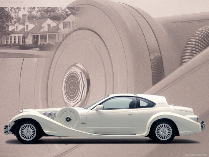 Phục vụ một lượng khách hàng với sở thích kỳ dị, Mitsuoka là một công ty nhỏ với chỉ 580 nhân viên (tính tới năm 2008) và doanh thu hàng năm chỉ đạt khoảng 227 triệu Yen (tương đương 1,8 triệu USD).