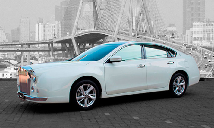 Mitsuoka Galue, với thân là Nissan Teana và đầu xe làm theo kiểu những chiếc Rolls-Royce trong thập niên 60, hoàn toàn không ăn nhập với thiết kế tổng thể của xe.