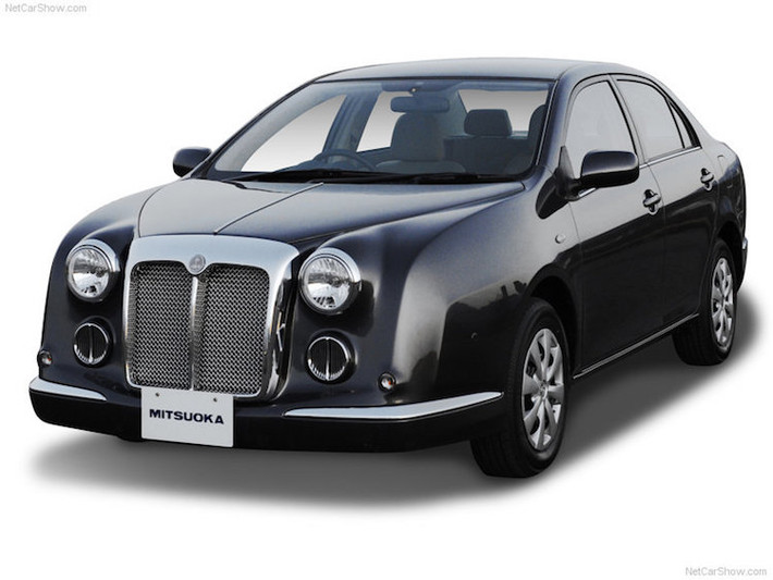 Bên cạnh Galue, Mitsuoka còn có phiên bản Galue 204 rẻ tiền hơn, với thiết kế quái đản tương tự nhưng dựa trên Toyota Corolla Altis.