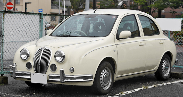 Mitsuoka Viewt, dựa trên cơ sở Nissan Micra nhưng có dạng sedan "bắt chước" theo chiếc Jaguar Mark 2 từ cuối những năm 50.