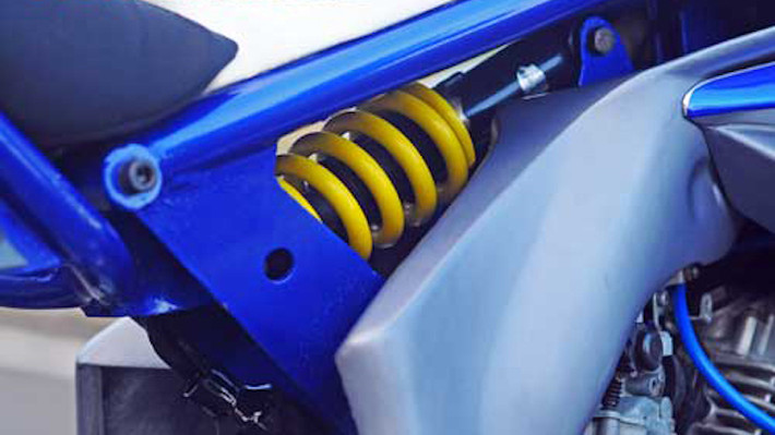 Do chuyển từ giảm xóc kép sang giảm xóc đơn monoshock cho bánh sau nên khung của chiếc xe cũng đã phải được sửa đổi lại.