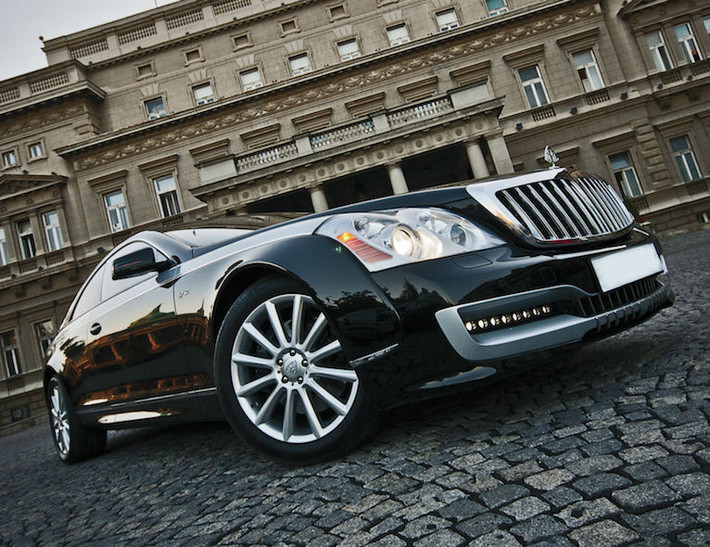 Maybach 57 SC vẫn được trang bị động cơ V12 tăng áp kép 6.0l với công suất 620 mã lực.