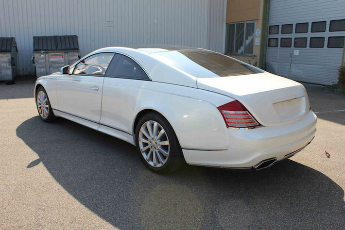 Được cắt đi 2 cửa sau, DC Dream Cars đã chế lại phần thân sau của xe để phù hợp với dáng coupe.