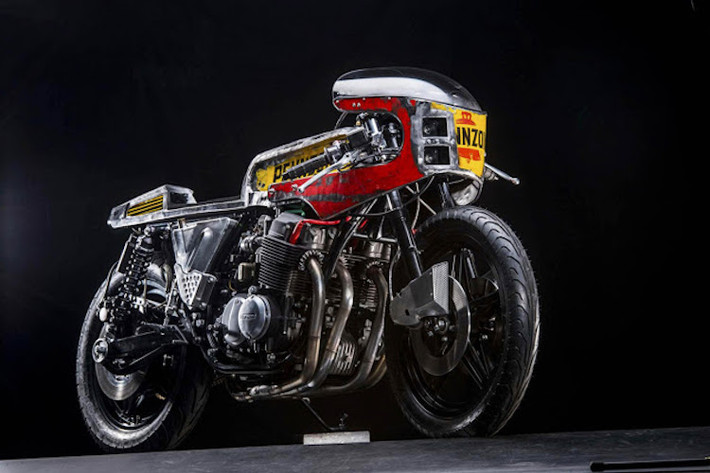 Honda CB750 là một mẫu xe thường được lựa chọn để độ, với rất nhiều các biến thể đã được dân độ xe trên khắp Thế giới tạo ra. Tuy nhiên đối với Vibrazioni Art Design, những chiếc xe độ này vẫn thiếu đi một "chất riêng" và "na ná" như nhau.