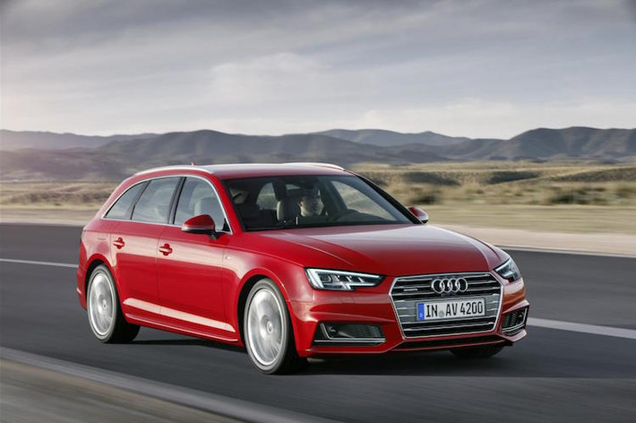 Đặc biệt, Audi còn lần đầu tiên giới thiệu phiên bản A4 Avan g-tron, sử dụng động cơ xăng 2.0l TFSI (168 mã lực/270 Nm) nhưng có khả năng chạy bằng khí ga CNG.