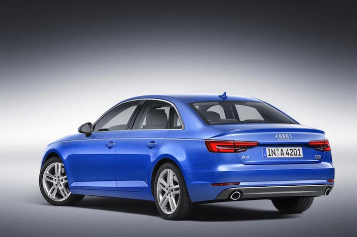 Lý giải cho điều này, ông Marc Lichte -Thiết kế trưởng mới của Audi cho biết kiểu dáng của A4 thế hệ mới đã được "chốt" từ trước khi ông tới hãng, chính vì vậy nó không có những đường nét ấn tượng như mẫu concept Prologue như mọi người đã mong đợi.