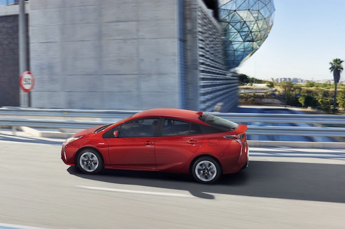 Bên cạnh phiên bản bình thường, Toyota còn đang có dự định tung ra bản Prius Eco trong tương lai gần với mức tiêu thụ nhiên liệu thậm chí còn thấp hơn.