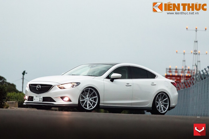 Được coi là mẫu sedan cỡ trung đẹp nhất trong phân khúc, chiếc Mazda 6 trở nên ấn tượng hơn khi được "độ" lại nhẹ nhàng nhưng rất "chất".
