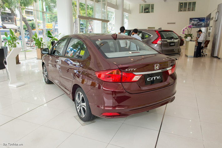 Honda đã bổ sung thêm một phiên bản màu đỏ ruby mới cho xe, nâng tổng số các lựa chọn màu sắc của dòng xe này lên 6.