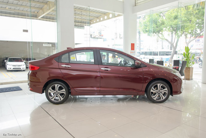 Hiện nay, Honda đã bắt đầu phân phối City 2016 tới một số đại lý của hãng tại Việt Nam. Tuy nhiên, giá của xe chưa được niêm yết chính thức.