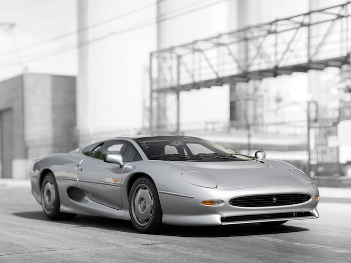 Jaguar XJ220 - Mẫu siêu xe tới từ Anh Quốc, từng nắm danh hiệu Xe nhanh nhất Thế giới trước khi McLaren F1 xuất hiện.