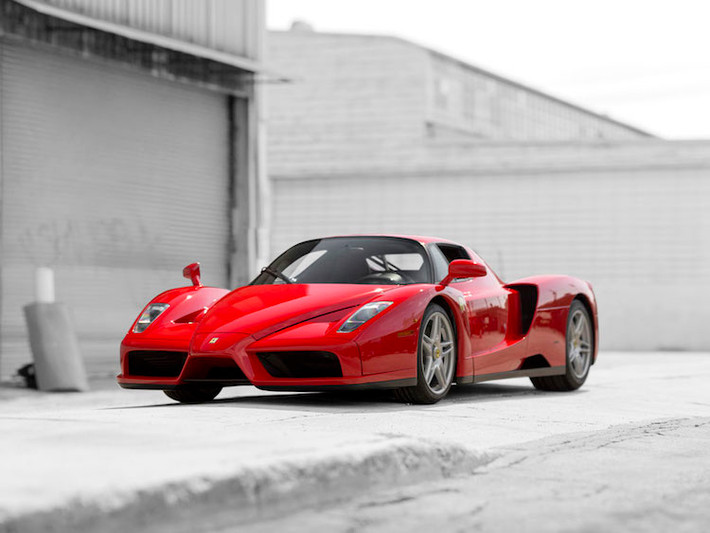 Trong bộ sưu tập này còn có 8 chiếc xe Ferrari khác nhau, trong đó có Ferrari Enzo cuối cùng, số thứ tự 400 được Giám đốc Ferrari tặng cho Giáo Hoàng Vatican.