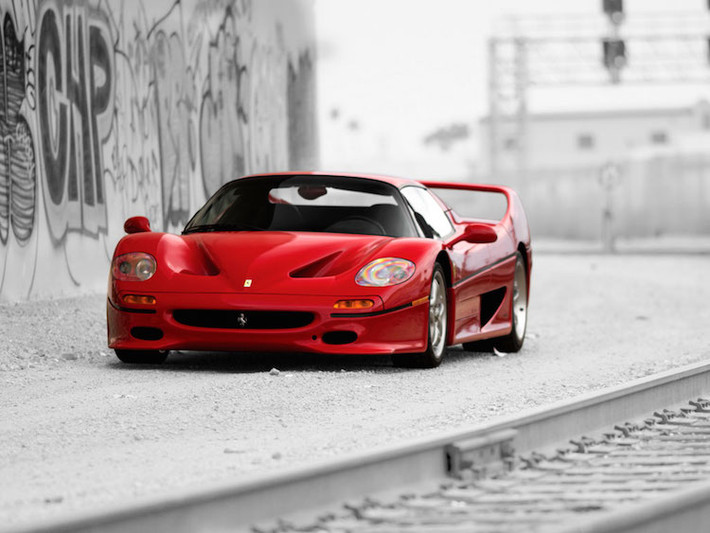 Một chiếc Ferrari đặc biệt khác là F50, với chỉ 349 chiếc được chế tạo trên toàn Thế giới.