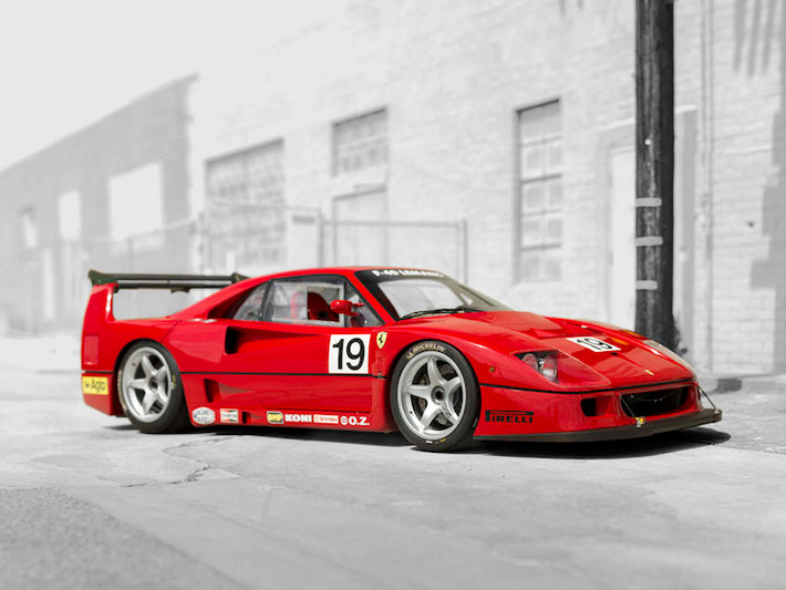 Ra đời trước F50, F40 LM là phiên bản đua của Ferrari F40 - mẫu siêu xe huyền thoại trong thập niên 80 của Thế kỷ XX.