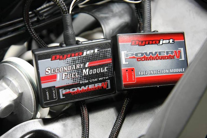 "Nội công" của chiếc xe được cải thiện nhẹ với bộ ECU phun nhiên liệu điện tử DynoJet và lọc gió K&N.