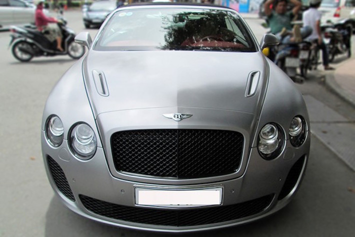  Bentley Continental Supersport Convertible là phiên bản mui trần của chiếc Continental Supersport Coupe, vốn đã được ra mắt lần đầu vào tháng 2/2009.