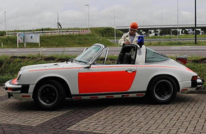 Trước đây, AVD từng muốn đặt hàng những chiếc Porsche 356 nhưng khi dòng 911 Targa ra đời, họ đã chuyển sang sử dụng loại xe này và tiếp tục truyền thống đó tới năm 1993, khi bắt đầu đổi sang xe Volvo.