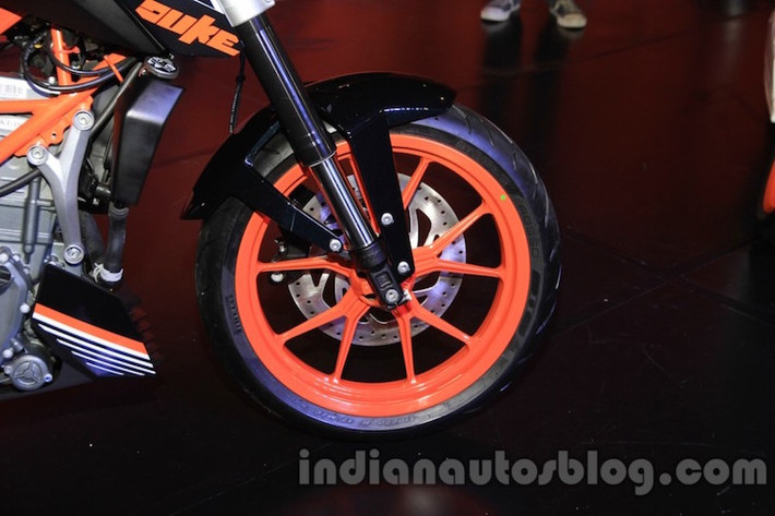 KTM cho biết đây là động cơ của Duke/RC 390 nhưng được giảm dung tích xuống, thay vì sử dụng động cơ của Duke/RC 200 sau đó "doa nòng" lên.