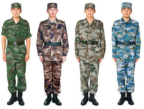 Quân phục Type-07 vẫn giữ nguyên triết lý trước đó của quân phục ngụy trang Trung Quốc đó là phân biệt quân, binh chủng thông qua màu sắc. Ví dụ như hải quân thì sử dụng mảng màu xanh nước biển chủ yếu, phòng không không quân sử dụng mảng màu xanh da trời chủ đạo, biên phòng sử dụng màu nâu chủ đạo trong khi lục quân sử dụng màu xám chủ đạo nhằm phù hợp với môi trường tác chiến đô thị. Ảnh: Các loại màu ngụy trang của quân phục Type-07 Trung Quốc.