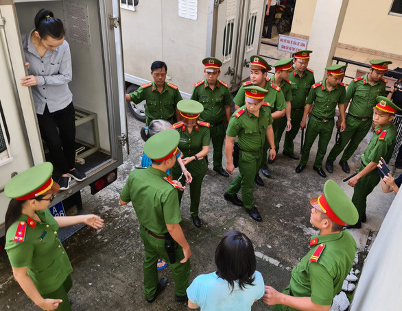 Sau 1 tuần nghị án, sáng ngày 3/7, TAND tỉnh Bình Dương đưa ra phán quyết đối với các bị cáo trong vụ án Giết người đổ bê tông xảy ra tại huyện Bàu Bàng.