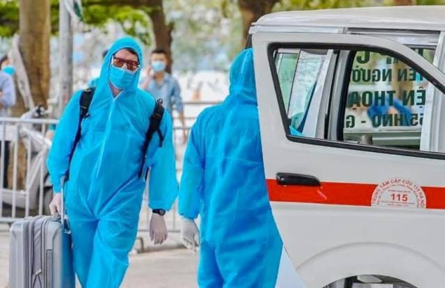 2. Thêm hai phụ nữ mắc COVID-19, Việt Nam có 372 ca bệnh: Chiều 12/7 Ban chỉ đạo quốc gia phòng chống dịch COVID-19 cho biết, trong ngày ghi nhận thêm 2 ca mắc COVID-19, nhập cảnh từ Nga vào Việt Nam. Như vậy nước ta đã có 372 ca bệnh. Ca bệnh 371 (BN371): Bệnh nhân nữ, 36 tuổi, có địa chỉ tại huyện Nam Sách, Hải Dương. Ca bệnh 372 (BN372): Bệnh nhân nữ, 31 tuổi, có địa chỉ tại huyện Mê Linh, Hà Nội.