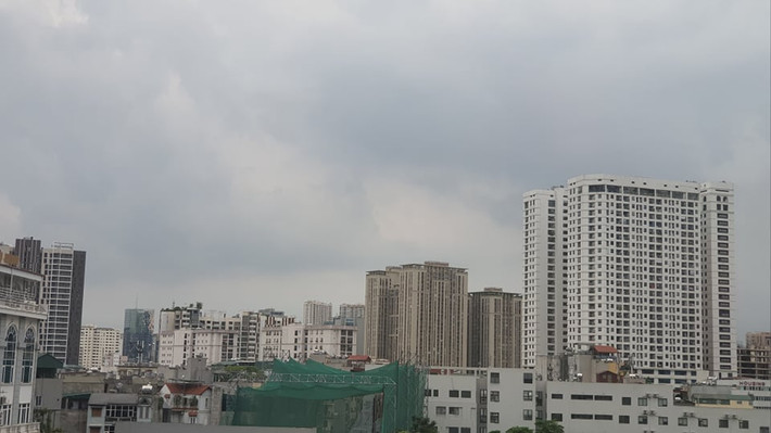 qua đó chấm dứt chuỗi ngày nắng nóng kéo dài suốt nhiều tuần qua.