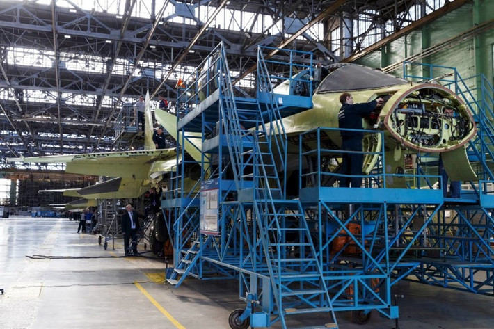 Việc mua thêm 16 chiếc tiêm kích ném bom Su-34 sẽ gia tăng đáng kể sức mạnh của lực lượng Không quân Nga trong các cuộc xung đột ở tương lai, nhất là khi tấn công các mục tiêu mặt đất với quy mô lớn. Nguồn ảnh: Sina.