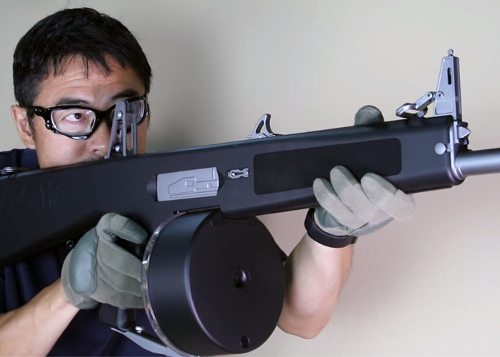 Việc sử dụng băng đạn rời thay vì phải nạp từng viên như các dòng shotgun trước đây giúp cho người lính tác chiến hiệu quả trong các trận chiến có cường độ ác liệt cao. Nguồn ảnh: Popular