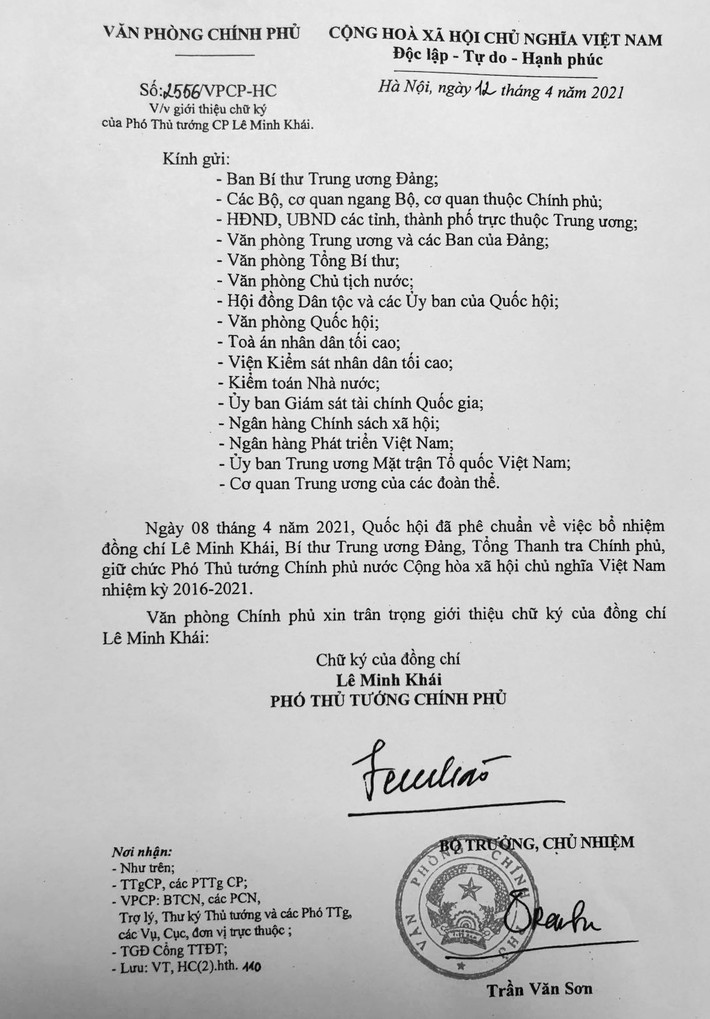 Văn bản giới thiệu chữ ký của Phó Thủ tướng Lê Minh Khái. Đến ngày 8/4, Quốc hội đã phê chuẩn về việc bổ nhiệm ông Lê Minh Khái, Ủy viên Trung ương Đảng, Tổng Thanh tra Chính phủ, giữ chức Phó Thủ tướng Chính phủ và ông Lê Văn Thành, Ủy viên Trung ương Đảng, Bí thư Thành ủy Hải Phòng, giữ chức Phó Thủ tướng Chính phủ nước Cộng hòa xã hội chủ nghĩa Việt Nam nhiệm kỳ 2016 – 2021.
